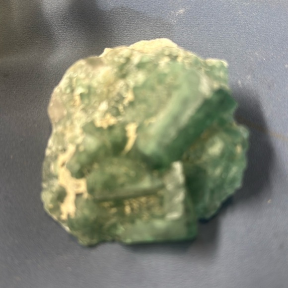 Raw natural fluorite specimen 110 g 3 in.³ UV reactive, - Picture 5 of 5